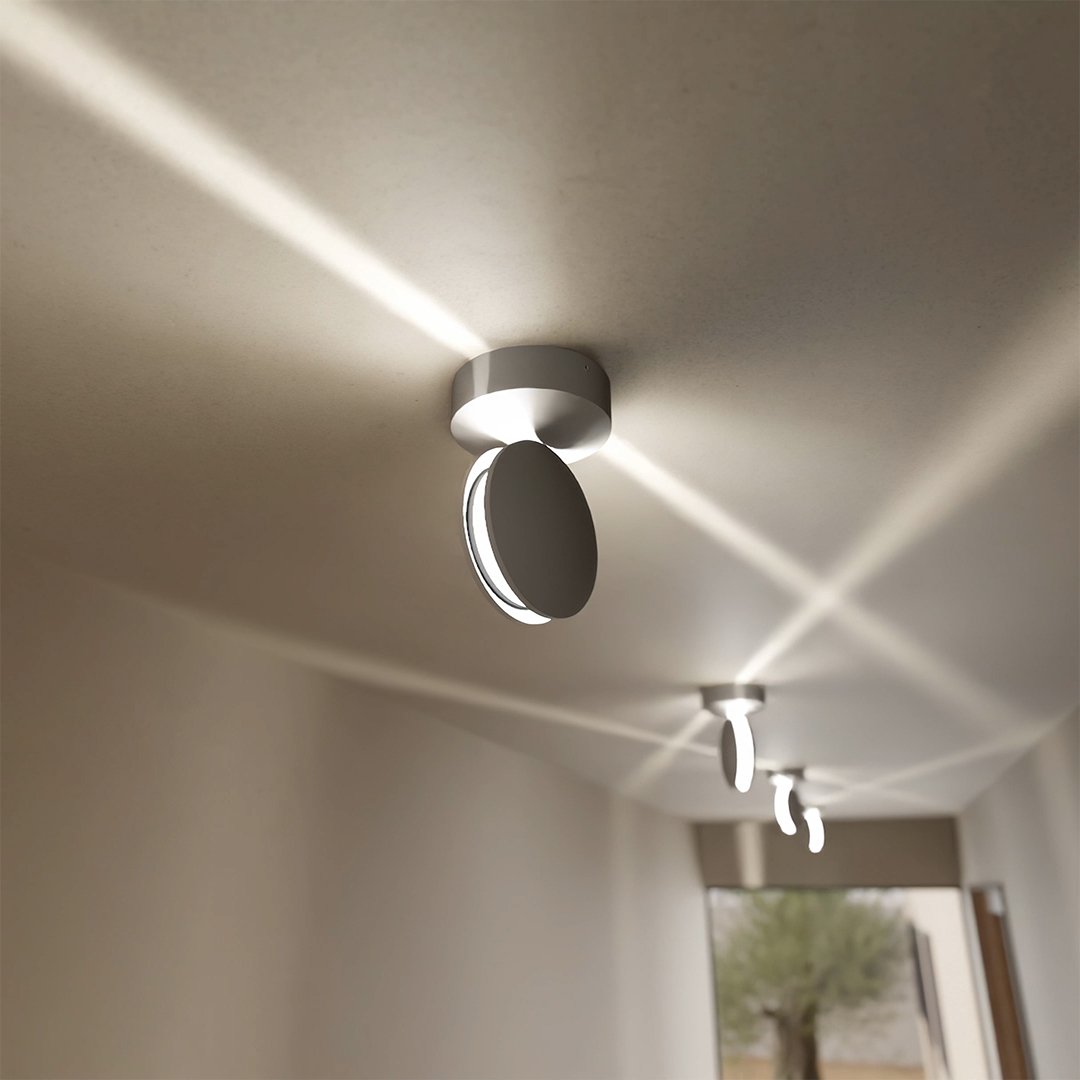 Dynamische 360° LED Projektor Lampe projiziert faszinierende Lichteffekte, verwandelt Räume in eine magische Oase.