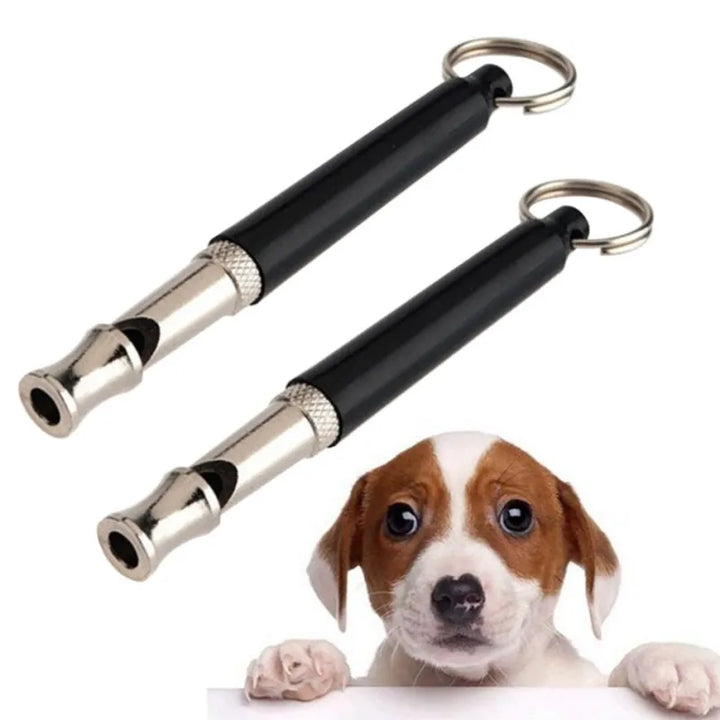 Schwarze Ultraschall-Hundepfeife, verstellbar, ideal für effektives Hundetraining und Gehorsamkeitsübungen.