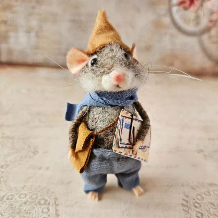 WhiskerWool Handfilzmaus, charmantes Unikat, ideal als Weihnachts- oder Herbstdeko mit Charakter.