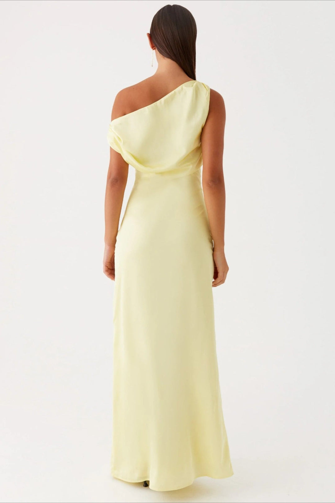 Partykleid für Damen: Fließendes Maxikleid mit asymmetrischem Saum, perfekt für besondere Nächte.