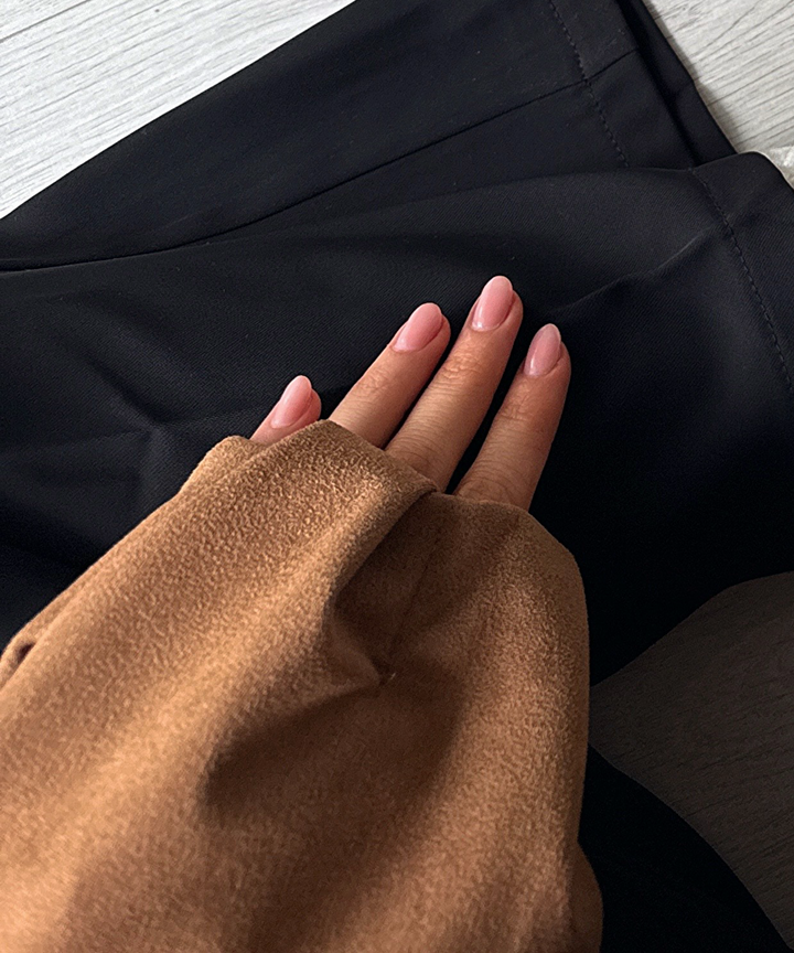Vielseitiger Damen Crop Trenchcoat im Wildleder-Look, elegante Übergangsjacke für Frühling und Herbstmode.