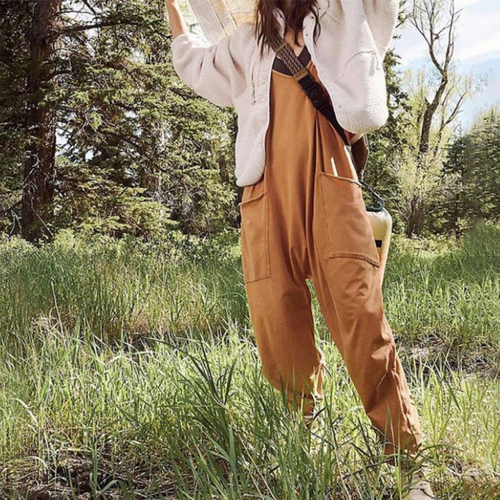 Sommerlicher Damen Jumpsuit in Unifarbe, V-Ausschnitt, lockere Passform, mit Taschen.