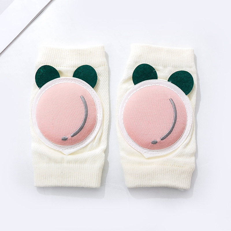 Weiße Baby Krabbelschoner, atmungsaktiv und weich, perfekt für aktive Krabbelbabys.