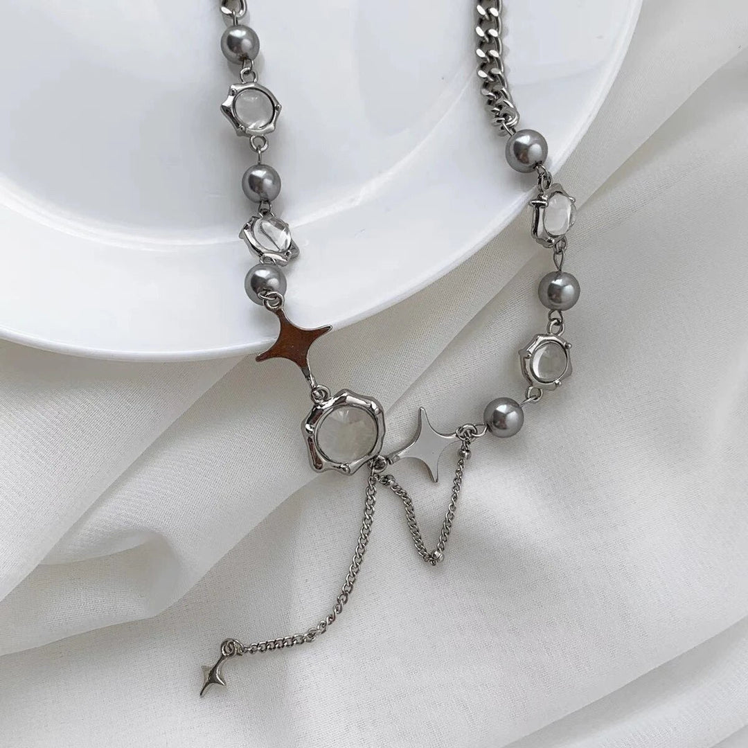 Silberne Damenkette mit glitzerndem Stern-Kristall-Anhänger, verstellbar.