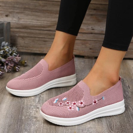 Nahaufnahme der atmungsaktiven Oberfläche der Damen Loafers. Zeigt hochwertige Verarbeitung und weiches Material.