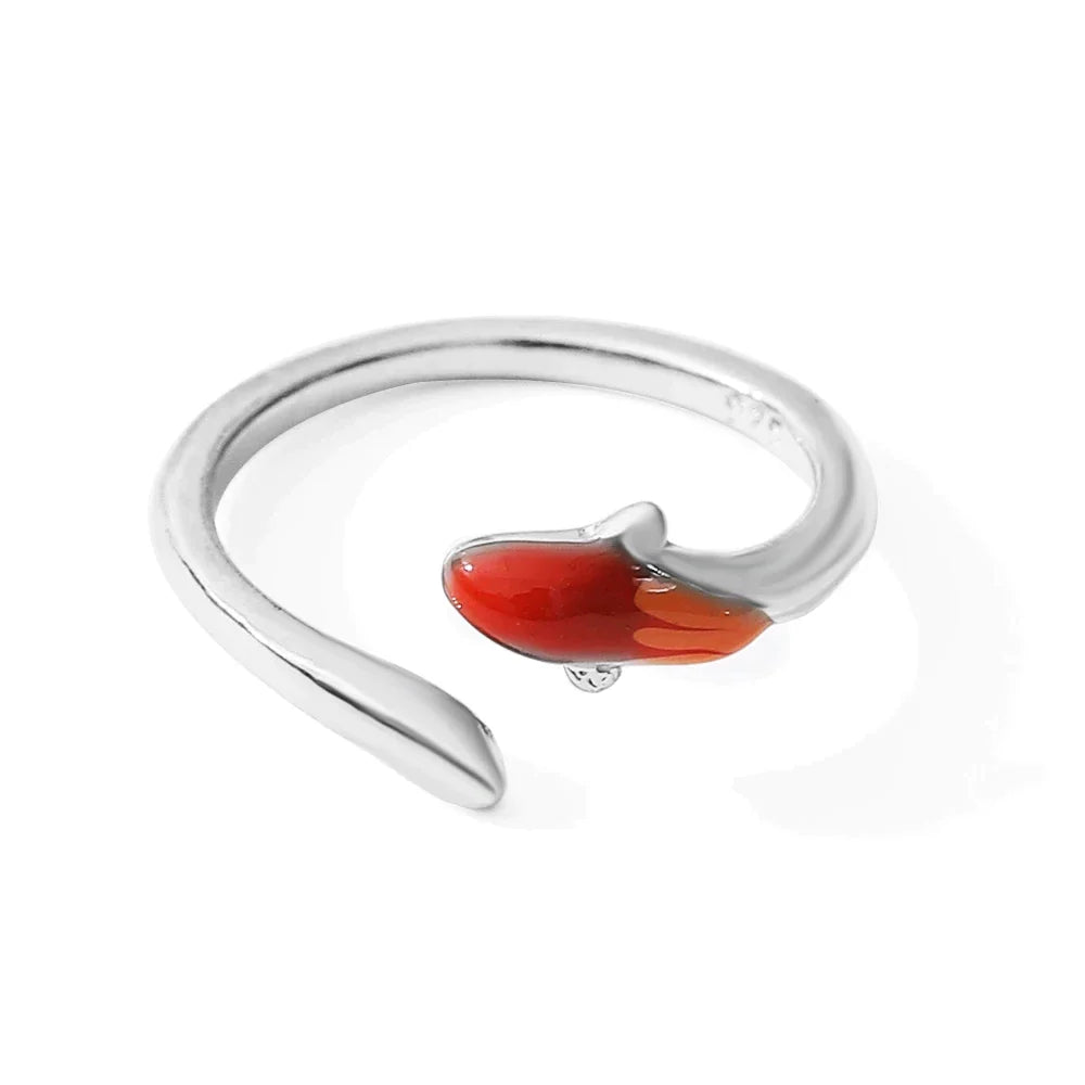 Tierring Roter Koi: Handgefertigter Unisex-Ring mit lebhaftem Roten Koi, symbolisiert Erfolg, Reichtum & Ausdauer.