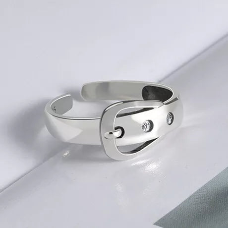 Symbolischer Gürtelring aus S925 Sterlingsilber, repräsentiert Stärke und Eleganz für Herren & Damen.