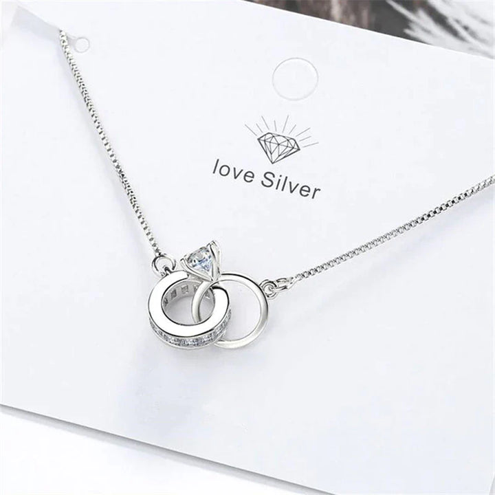 Verstellbares Damen Silberarmband im Infinity-Design mit Ehering-Anhänger & Zirkon, perfektes Geschenk.