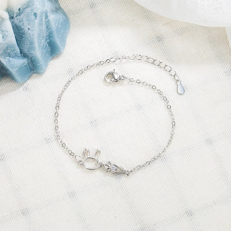 Elegantes Damen-Silberarmband mit Kaninchen-Anhänger als Glückssymbol, ideale Geschenkidee.