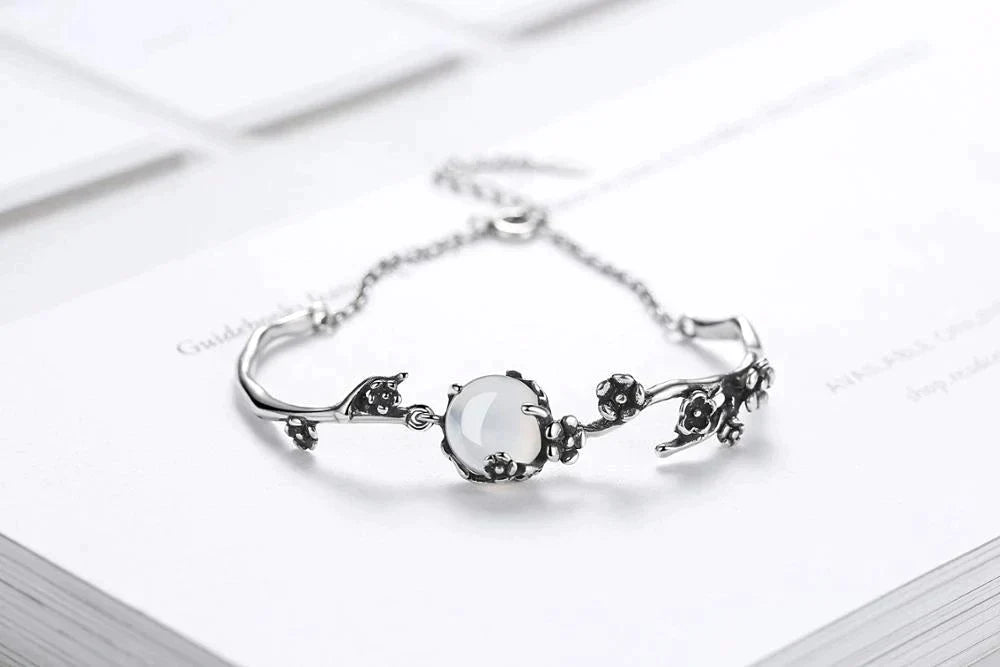 Elegantes Damen Mondsteinarmband für Ruhe und Stil, ein vielseitiges Schmuckstück aus 925er Silber.