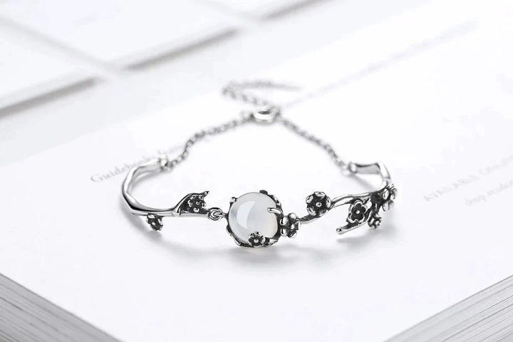 Elegantes Damen Mondsteinarmband für Ruhe und Stil, ein vielseitiges Schmuckstück aus 925er Silber.