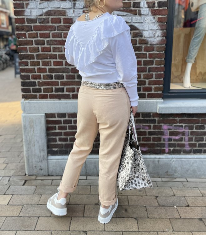 Elegante weiße Oversize Damenbluse für zeitlose Looks, ideal für Frühling & Herbst, komfortable Passform.