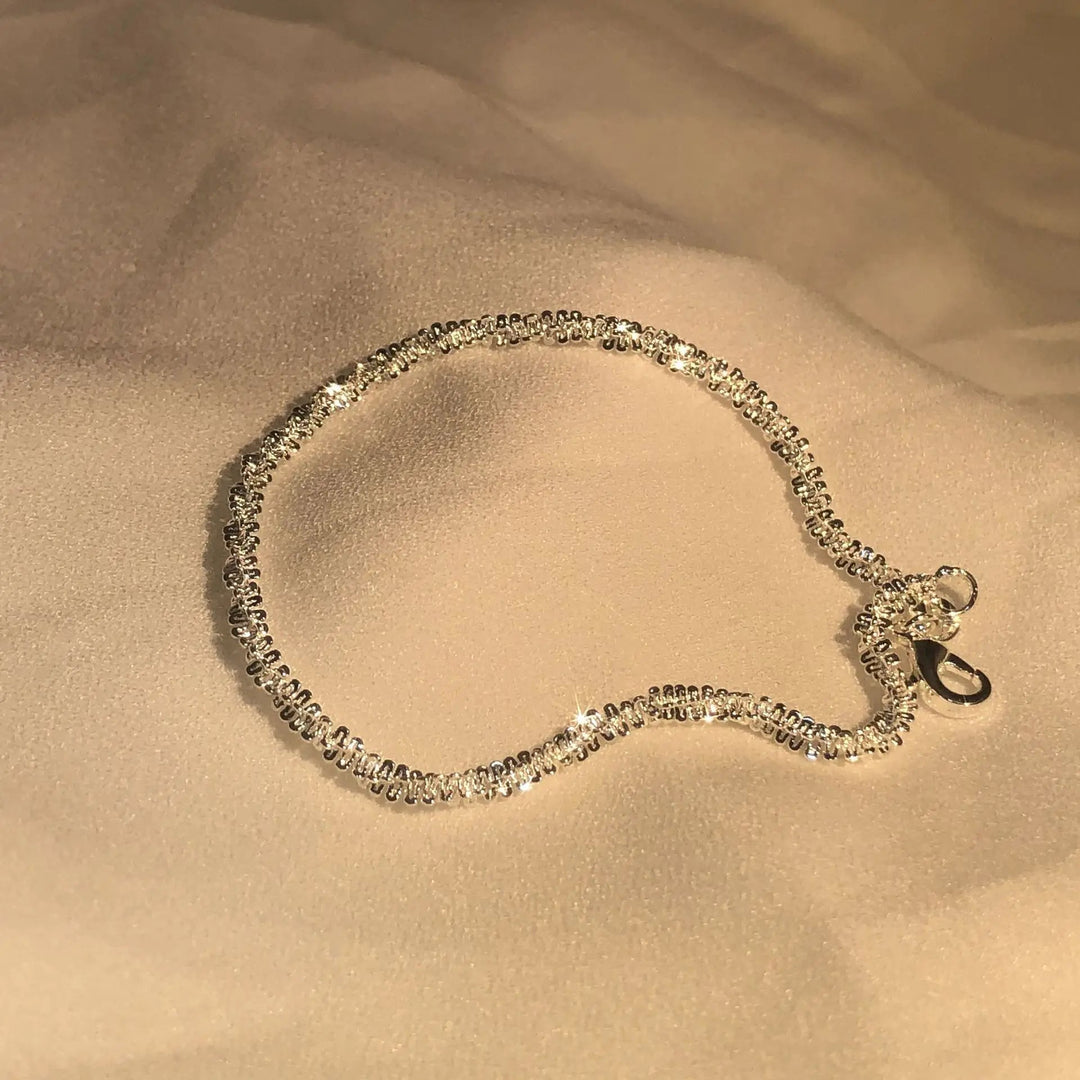 Elegantes Damen Sterlingsilber Armband, glänzend und filigran, perfekt als besondere Geschenkidee für sie.