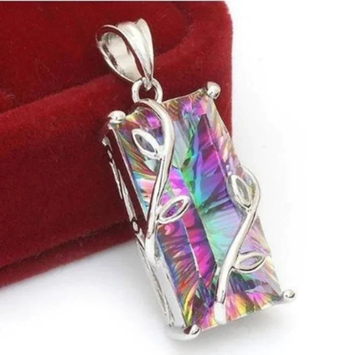Edler Schmuck: Lebensbaum Halskette für Damen, verziert mit schimmernden Regenbogenkristallen; ideales Geschenk.