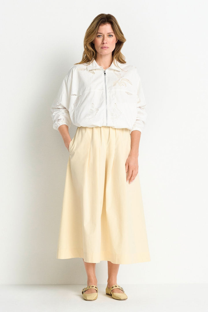 Eleganter Damen Midirock mit fließendem A-Linien Schnitt und klassischen Kellerfalten. Vielseitig.