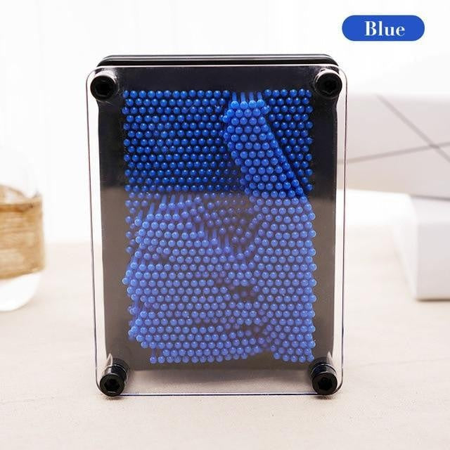 Faszinierendes 3D Pin Art Brett, ideal für kreative Auszeiten und als interaktive Bürodekoration.