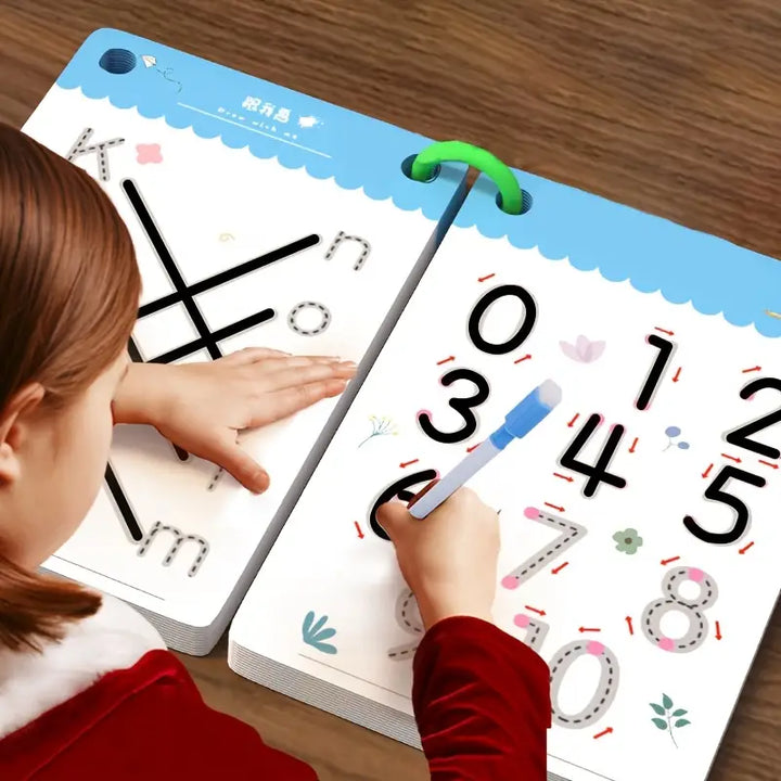 Kindgerechtes Schreibübungsheft-Set für spielerisches Lernen von Zahlen und Buchstaben, ideal für Vorschulkinder.