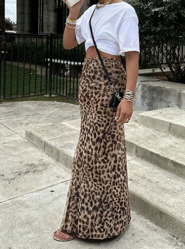 Damen Leoparden Maxirock, figurbetont & High-Waist. Modischer Bodycon-Rock mit Tierprint für Frühling/Sommer.