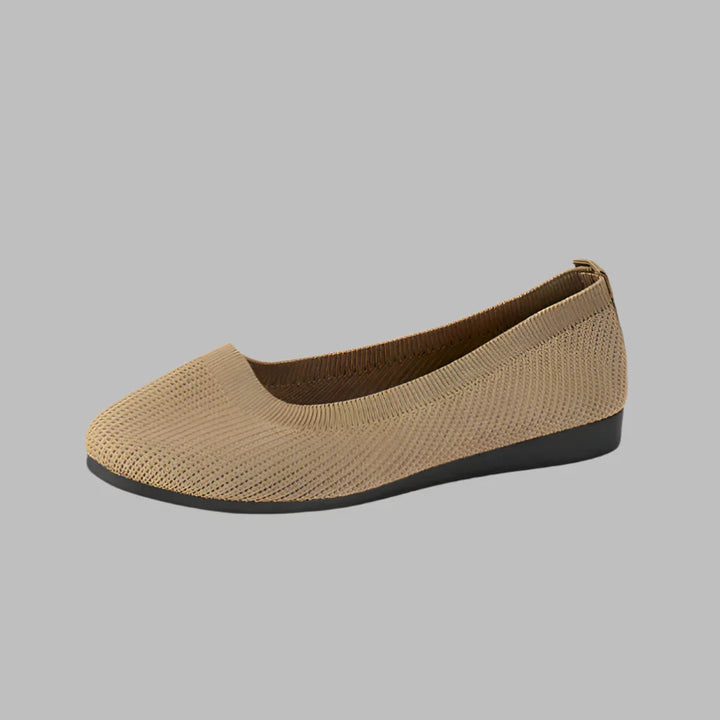 Rückenansicht der leichten Slip-on Orthopädie-Sommerschuhe für Damen, einfach anzuziehen.