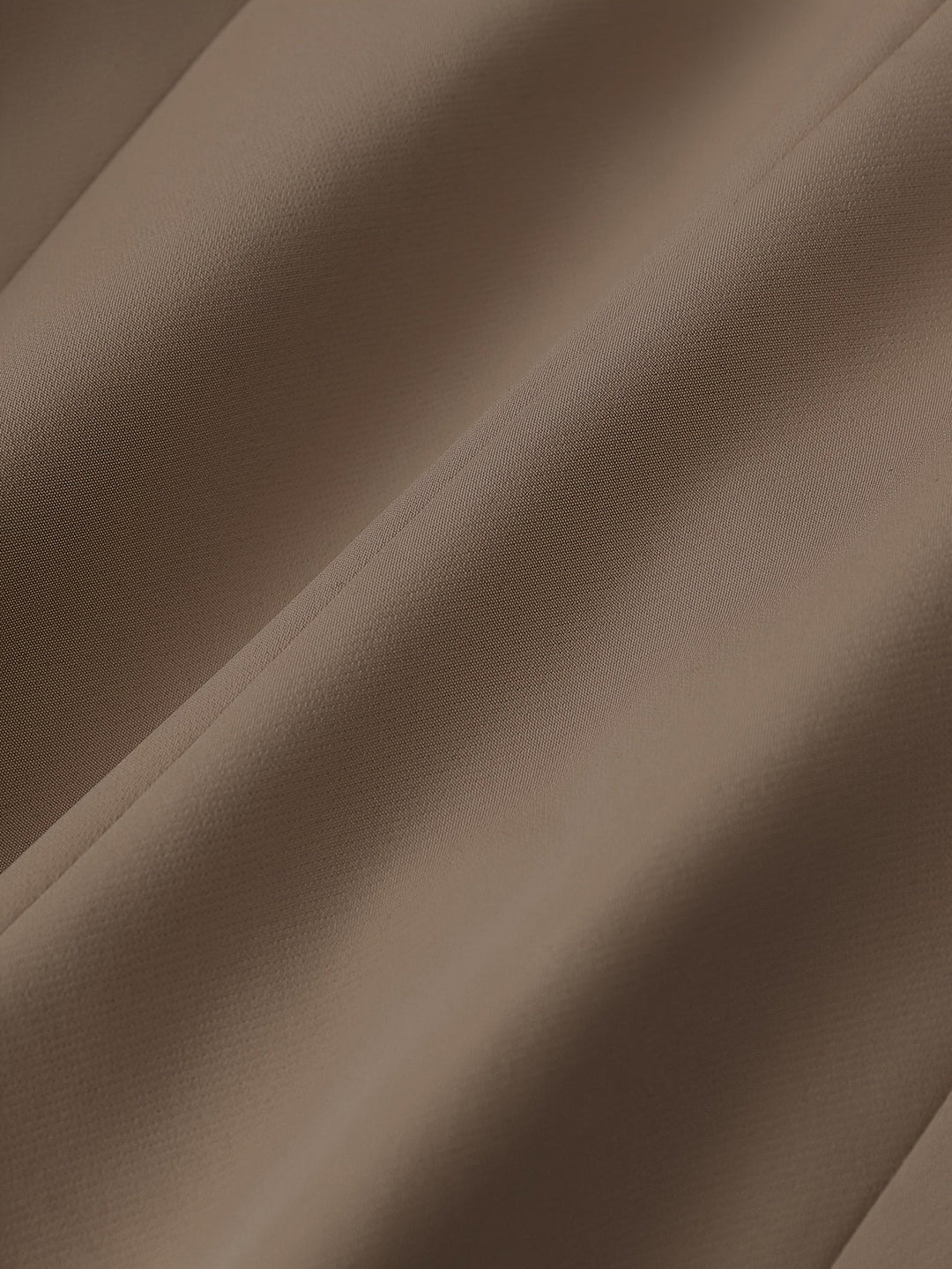 Feminin geschnittener Damenblazer mit Revers, elegant für Business-Looks.