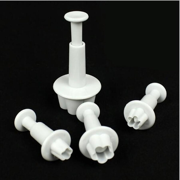 Leicht zu reinigendes 4-teiliges Pflaumenblüten Backformen-Set aus Silikon, perfekt für Hobbybäcker.