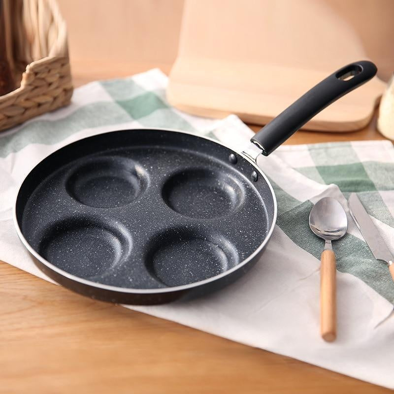 Robuste 4-Wege-Pfanne für effizientes Kochen. Ideal für verschiedene Gerichte gleichzeitig und schnelles Braten.