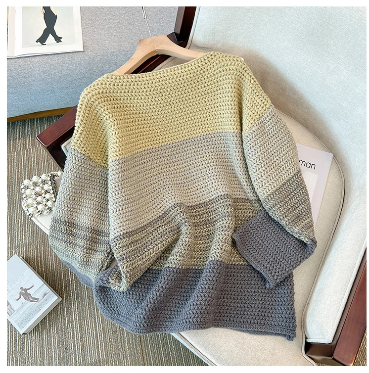 Eleganter Damen Herbst-Winter-Pullover Übergröße. Patchwork-Optik, bequem und stilvoll kombiniert.