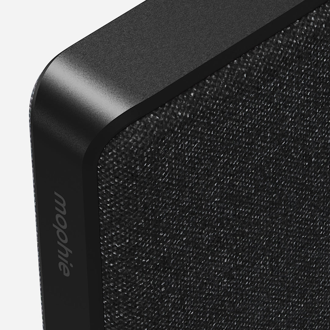 Elegante schwarze 25000 mAh Powerbank mit 100W USB-C Schnellladefunktion für unterwegs. Laptop & Handy Akku.