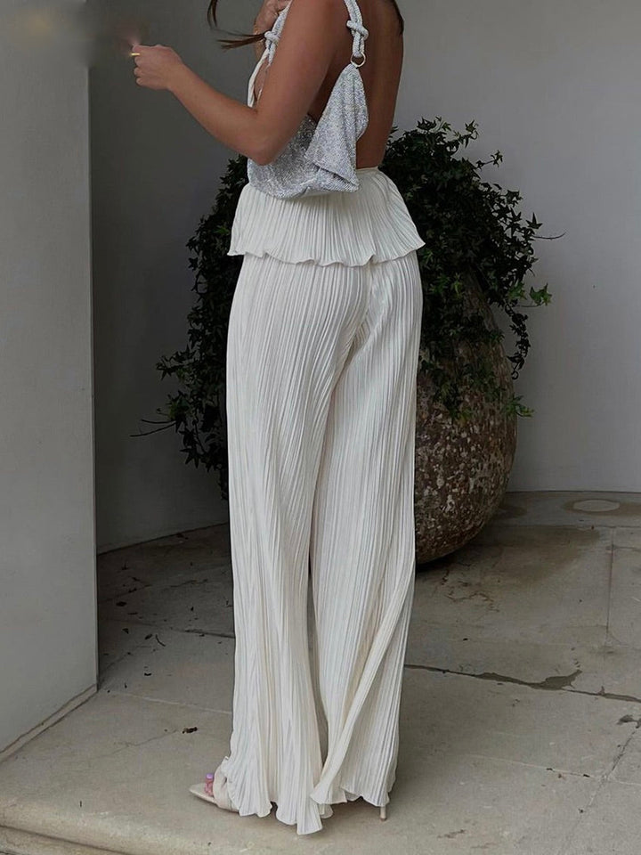 Damen Lounge-Set, elegant & bequem, mit Neckholder-Top und weicher, weiter Hose. Idealer Zweiteiler für Zuhause.