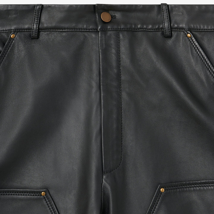 Schwarze Herren Motorradhose aus Leder, mit doppeltem Kniebereich, robust und stilvoll für die Fahrt.