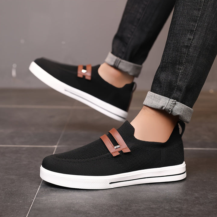 Schnürsenkellose Herren Freizeitschuhe, leichter Slip-On Sneaker für maximalen Komfort.