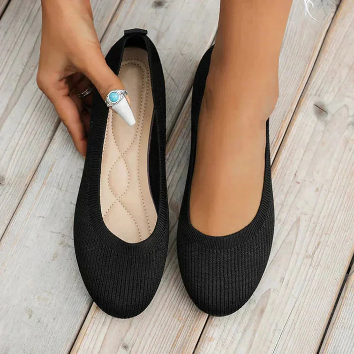 Seitlicher Blick auf gelenkschonende Orthopädie-Sommerschuhe für Damen, Slip-on Design.