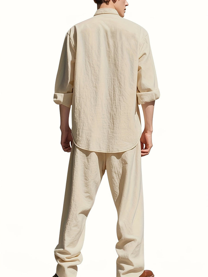 Männer Sommer Freizeit Set: Komfortables Stehkragenhemd & legere Hose für entspannte Momente.