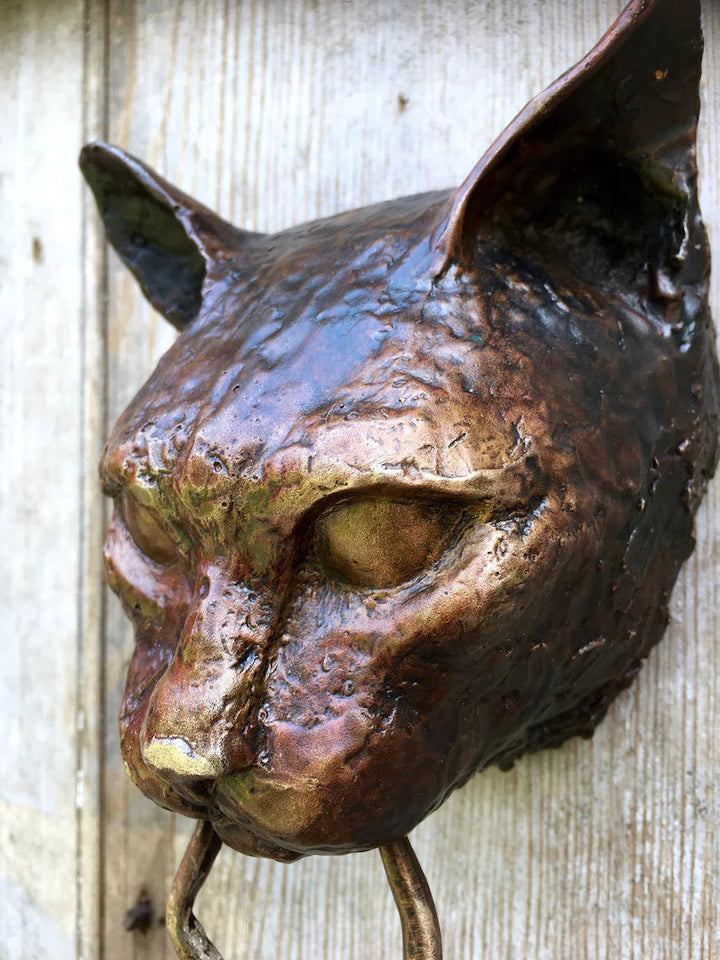 Dekorativer Katzen Türklopfer aus massiver Bronze, ideal für Katzenliebhaber & Türdeko.