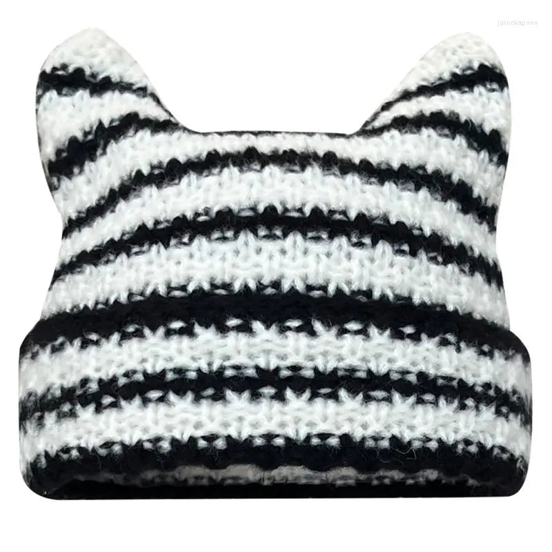 Süße Damen Strickmütze mit Katzenohren, ideal für Winter & Herbst. Trendige warme Beanie als Mode-Accessoire.
