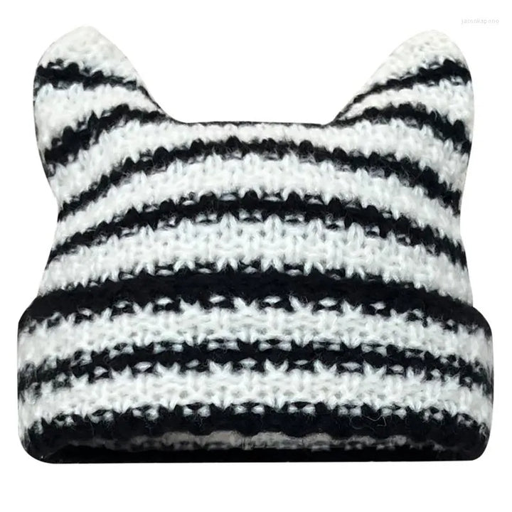 Süße Damen Strickmütze mit Katzenohren, ideal für Winter & Herbst. Trendige warme Beanie als Mode-Accessoire.