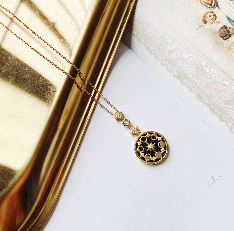 Elegante Damen-Halskette mit Blaustein, ideal als Geschenk für Neuanfang & Erfolg. Vergoldeter Schmuck.