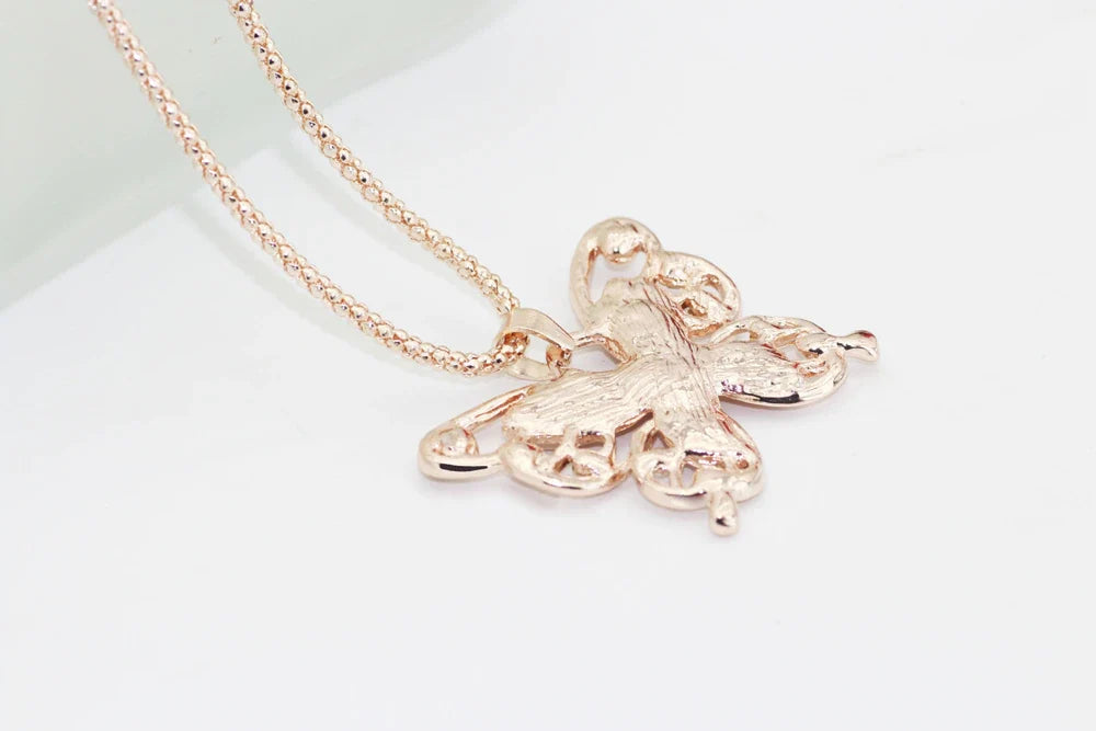 Roségold-Schmetterlings-Halskette für Damen, mit Opal, als Geschenk für Neuanfang & Transformation.