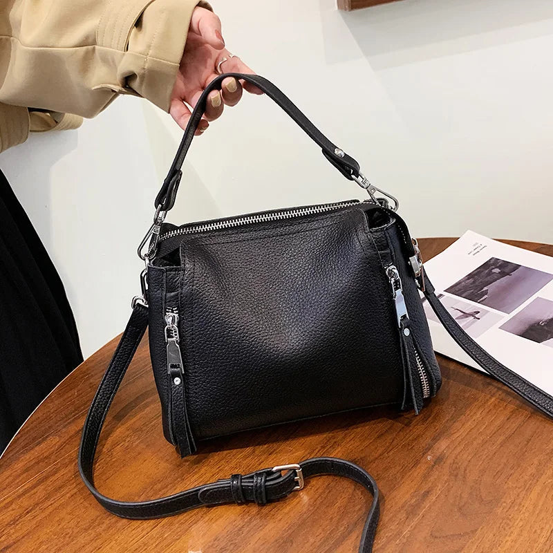 Zeitlose Damen-Schultertasche. Elegante Handtasche, die jedem Outfit das gewisse Etwas verleiht.