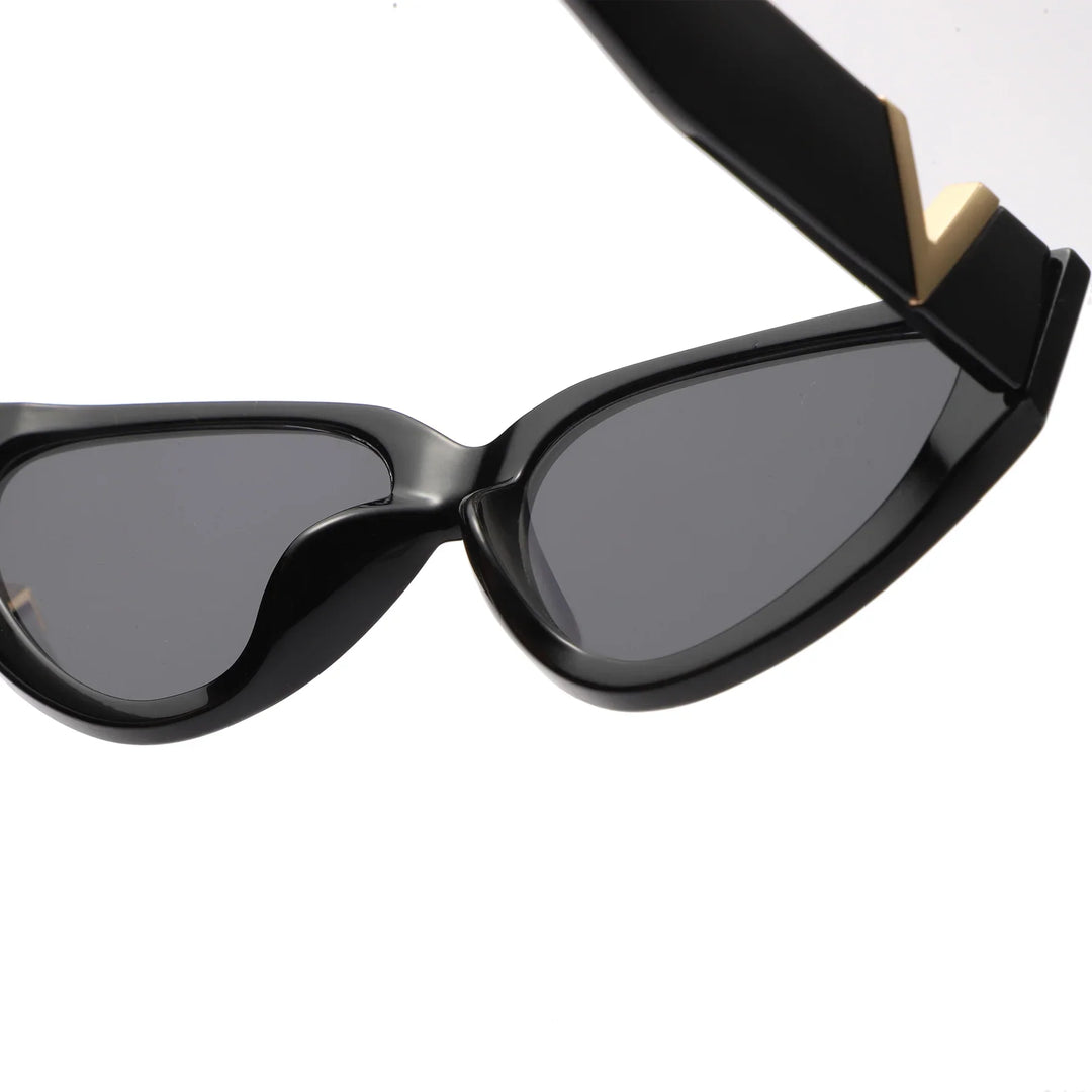 Schwarze Damen Retro Sonnenbrille, Katzenauge, UV-Schutz, modisches Sommer-Accessoire.