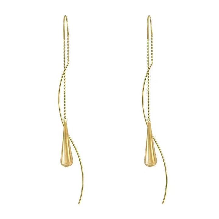 Elegante Wassertropfen-Ohrringe als Geschenk für Damen, goldener Schmuck für stilvolle Looks.