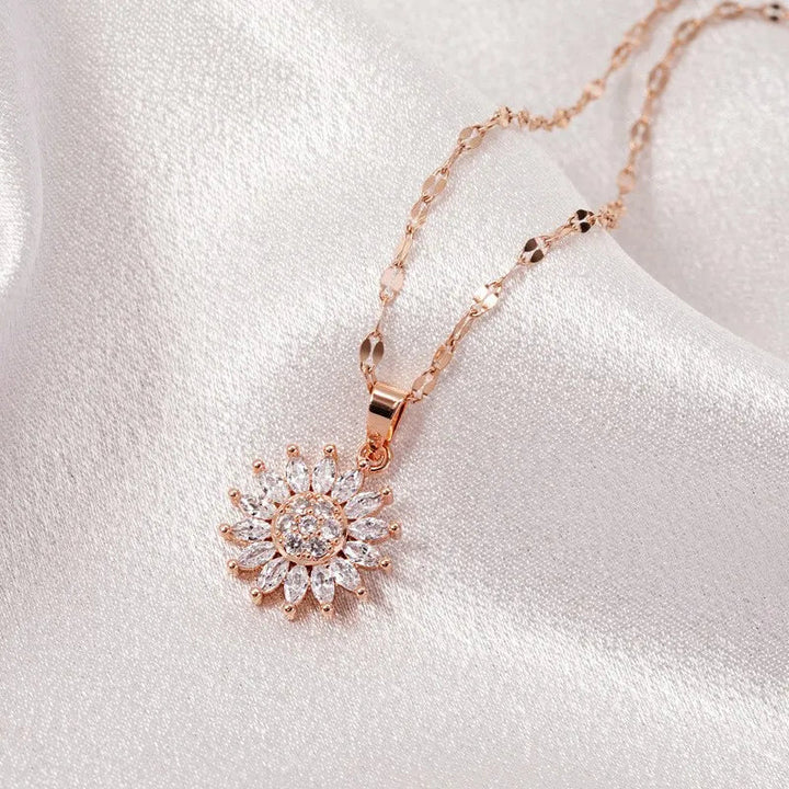 Damen Halskette mit drehbarer Sonnenblume und Doppelkette, aus elegantem Edelstahl oder Titan gefertigt.