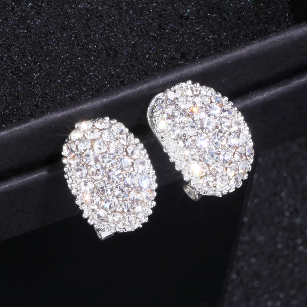 Eleganter Damenschmuck: Funkelnde, ovale Zirkonia-Ohrringe; romantische Edelstahl-Ohrringe perfekt für festliche Anlässe.