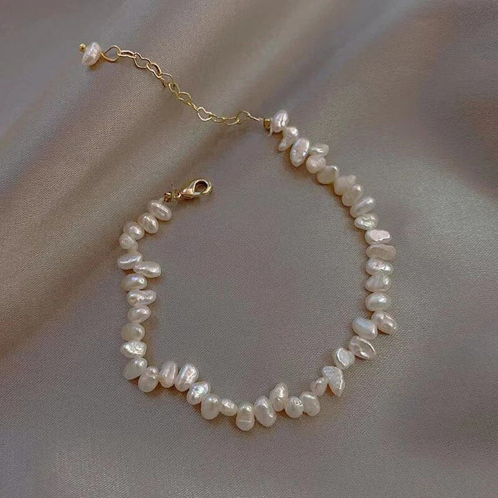 Natürliches Süßwasserperlen Armband für Damen, ein edles Schmuckstück, das Schönheit und Selbstvertrauen unterstreicht.
