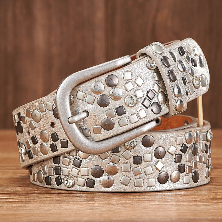 Damen-Gürtel mit glänzenden Nieten und funkelndem Strass für rockigen Glamour. Ideales Mode-Accessoire.