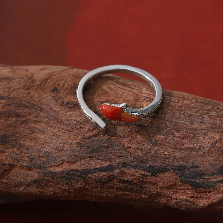 Silberring Roter Koi: Detailreicher Glücksring in Silber, Roter Koi als starkes Symbol für Wohlstand & Erfolg.