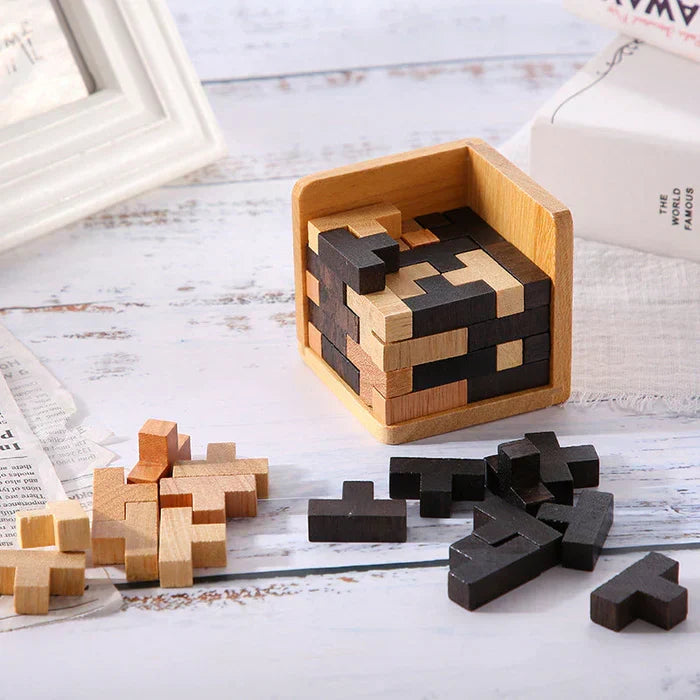 Naturbelassenes Holzpuzzle als Denkaufgabe, trainiert Konzentration & Fingerfertigkeit. Perfekte Geschenkidee.