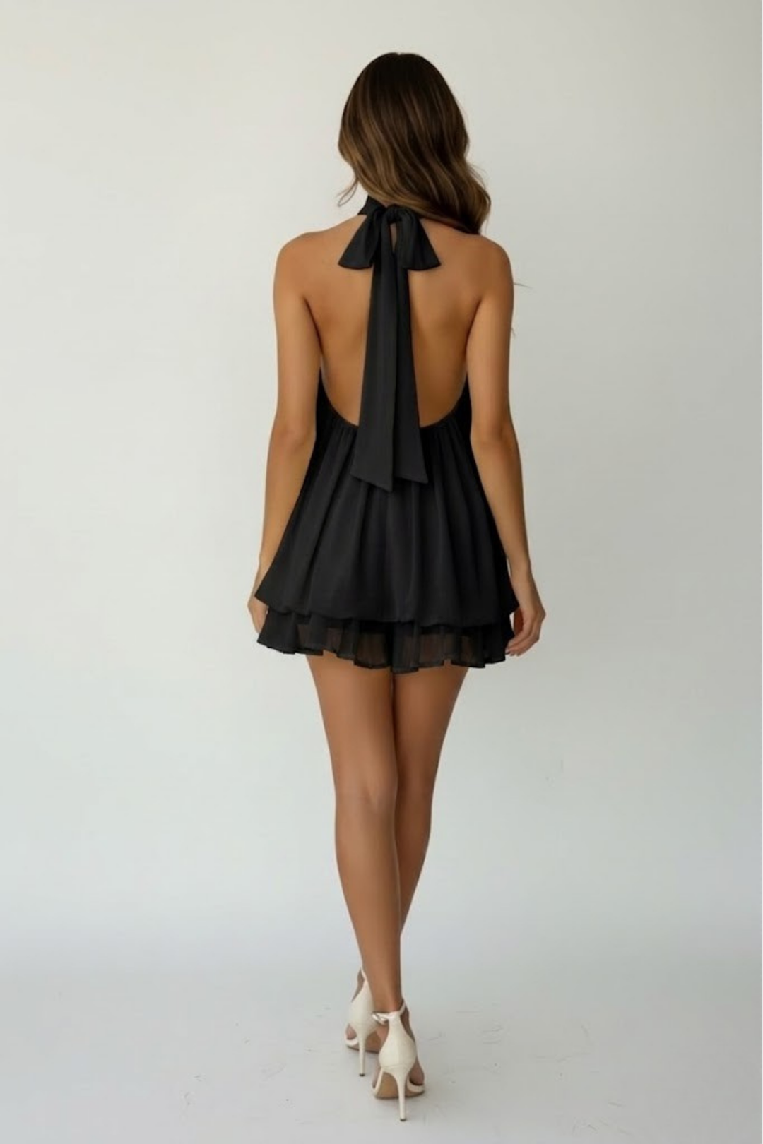 Elegantes kurzes Sommerkleid, Damen, Neckholder, ideal für laue Sommerabende.