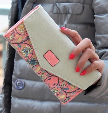Exklusive Damen-Clutch im "Hängematte"-Design, stilvoller Kartenhalter und Geldbörse für Modebewusste.