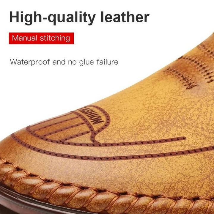 Leichte Herren Slipper in Schwarz, perfekt als bequeme Reiseschuhe oder Freizeitschuhe.